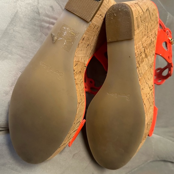 Boden Cutout Sandals - Picture 3 of 3